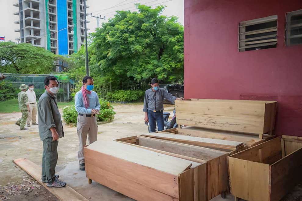 PM places big coffin order as Covid deaths top 1,000 Phnom Penh Post