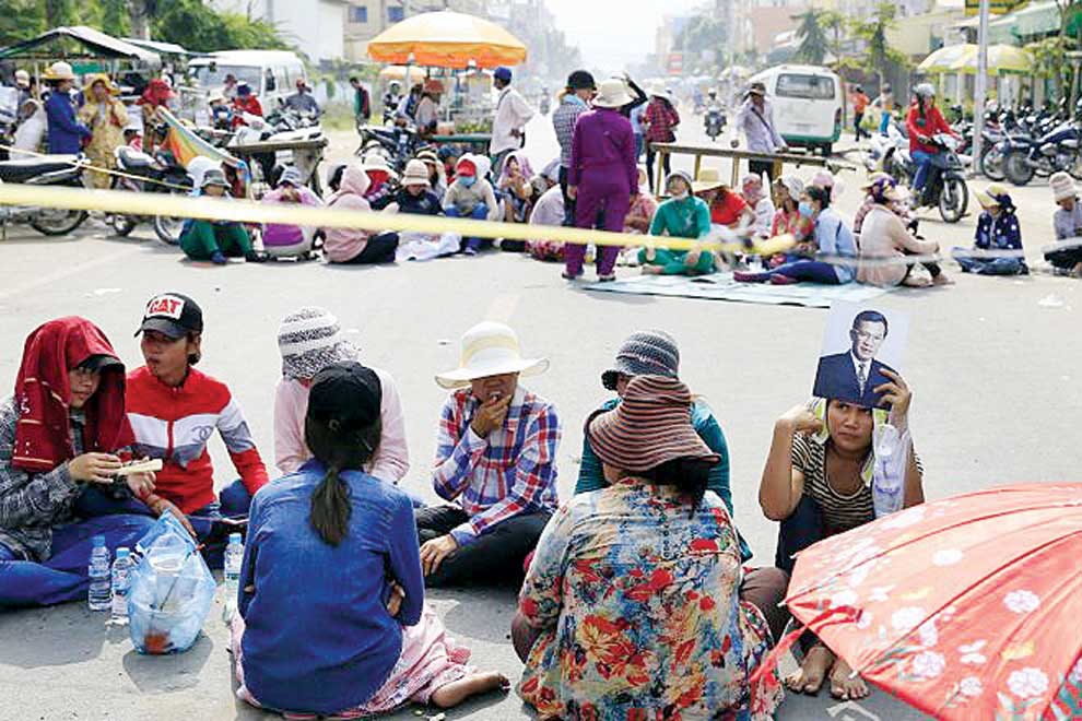 Workers unsatisfied after gov’t pledge to pay salaries Phnom Penh Post